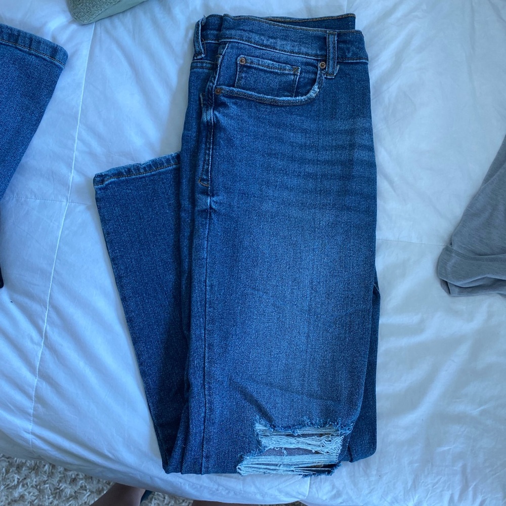 Kensie jeans slim straight with knee destruction